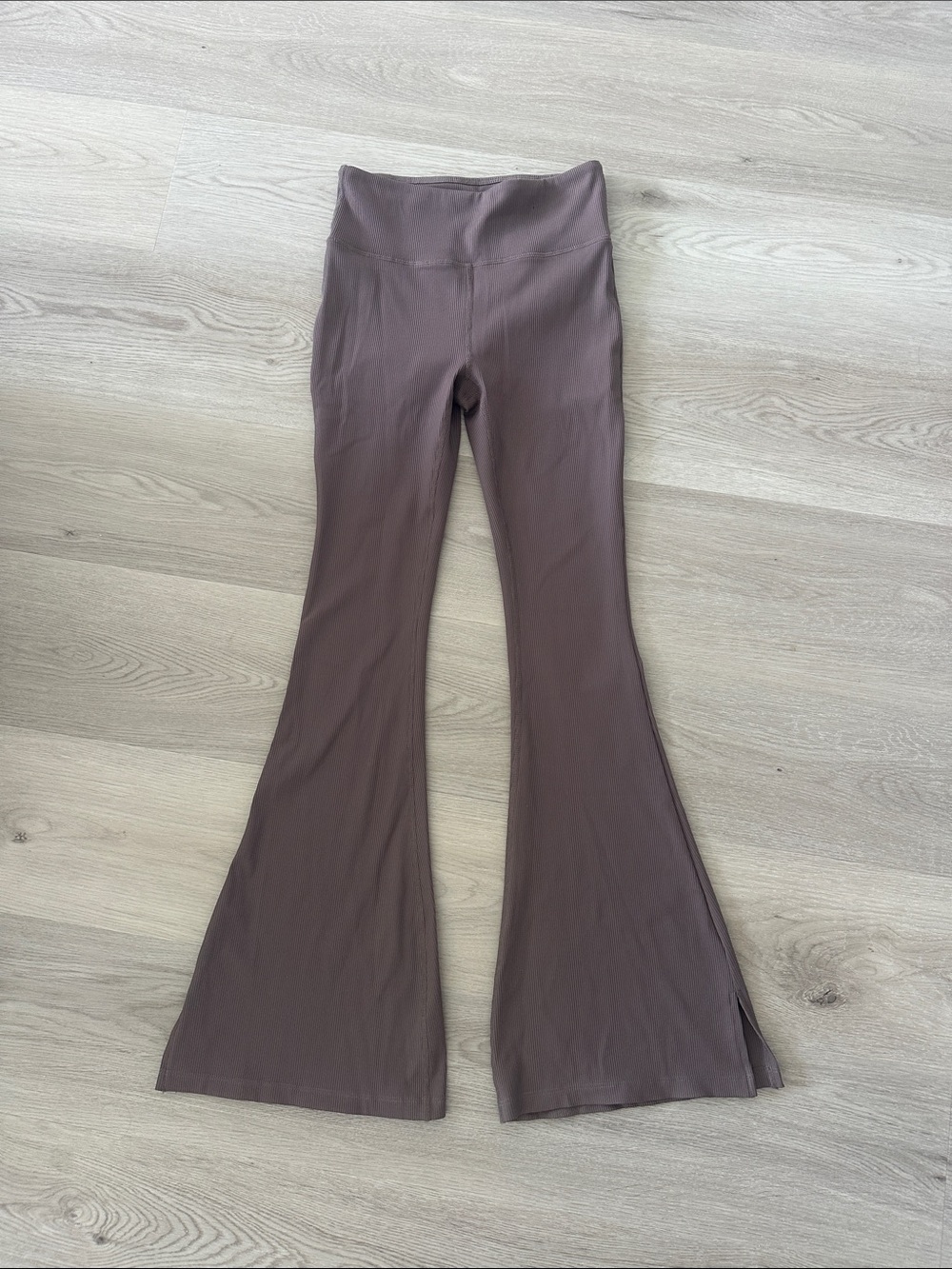 High-Waist Flared Yoga Pants in Mauve Brown